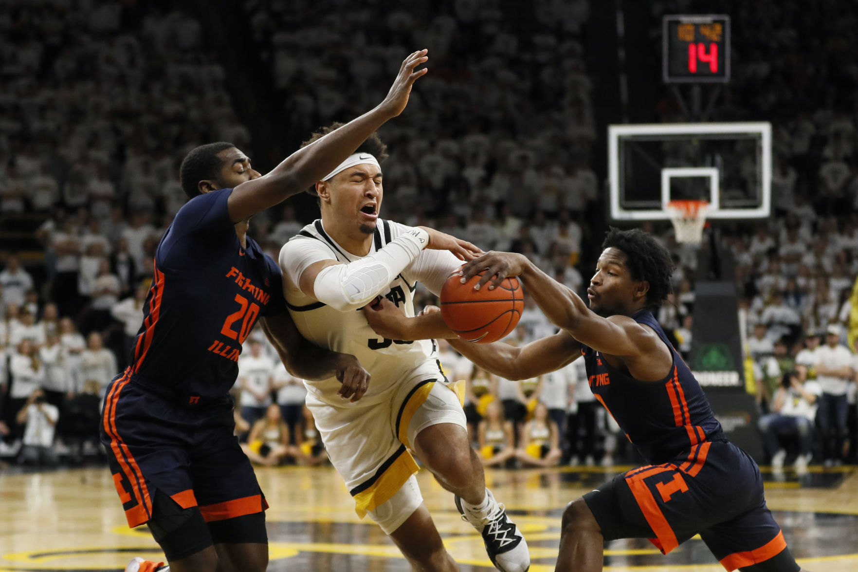 Illinois Iowa Basketball